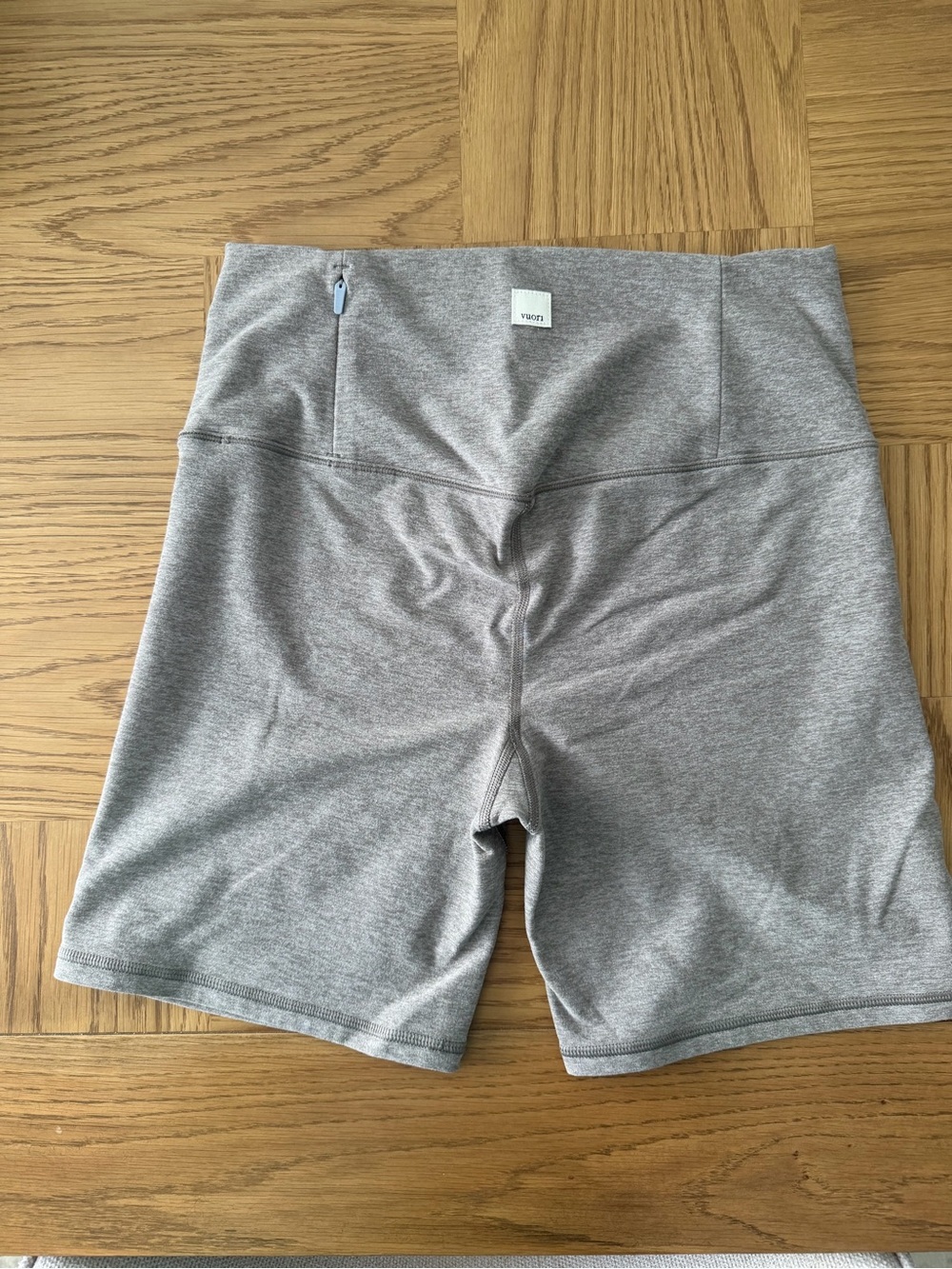 Vuori Women’s Biker Short - Picture 2 of 3